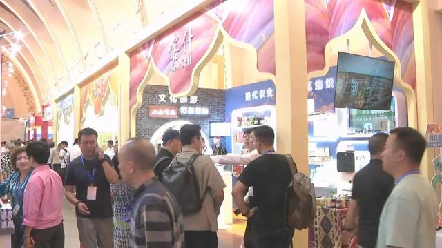 上海对口地区特色商品展销会开幕，“足不出沪”享各地好物