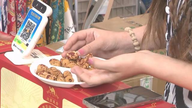 上海对口地区特色商品展销会开幕，“足不出沪”享各地好物