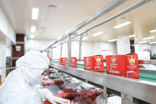 潮声丨辣条、魔芋爽、鸭脖……“零食宇宙”的产业启示